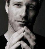 Aaron Eckhart