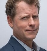 Greg Kinnear