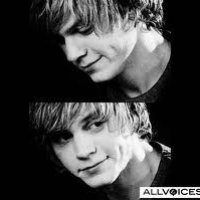 Evan Peters